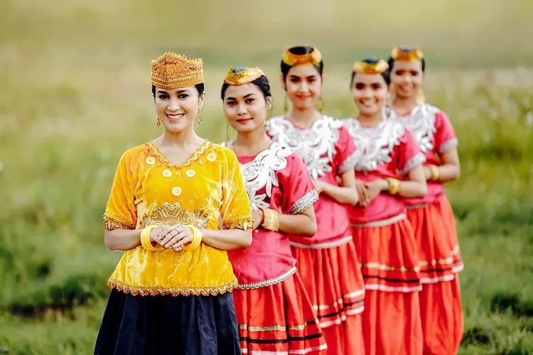 baju tradisional melayu