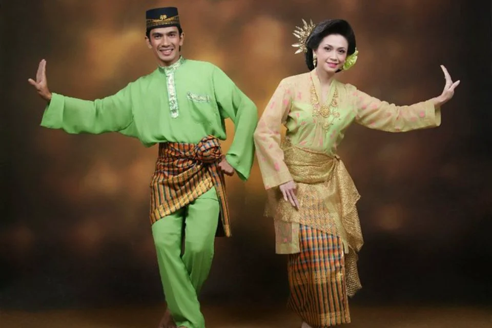 The Art of Wearing Baju Melayu: Perfecting Customary Malay Style